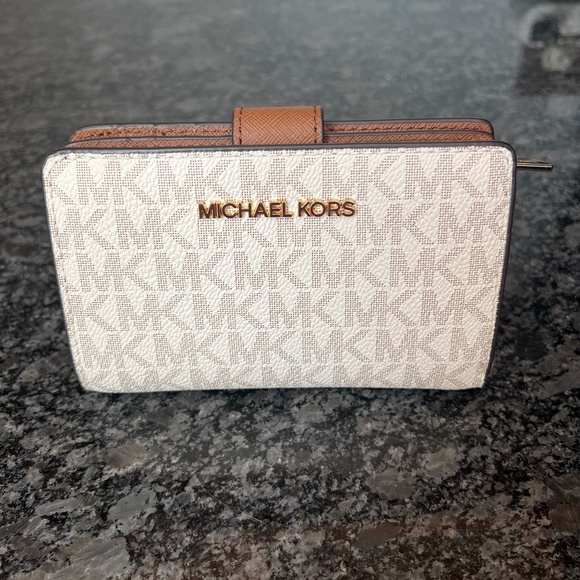 Michael Kors vanilla/brown wallet NWOT - Picture 1 of 7